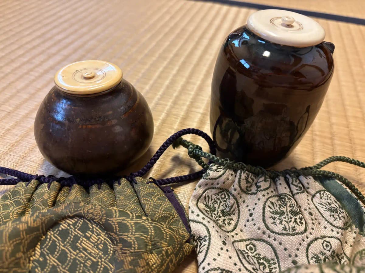 茶入の種類（尻膨ら型・長茶入）